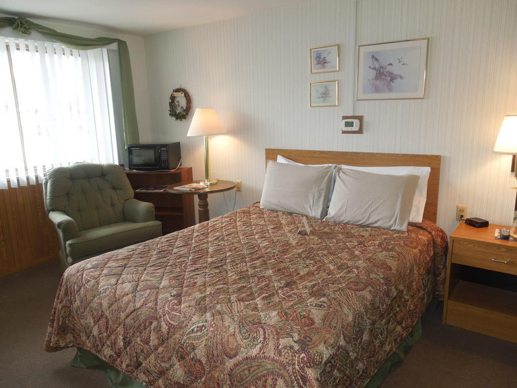 Plaza Motel Bryan Ngoại thất bức ảnh